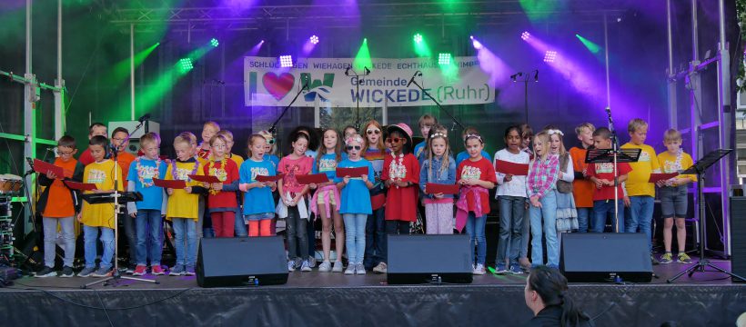 Beim Bürgerfest auf der Bühne, Glückwunschgesang für Wickede (Ruhr)